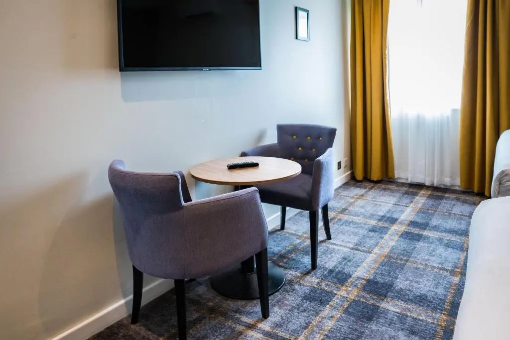 Almondsbury Inn & Lounge