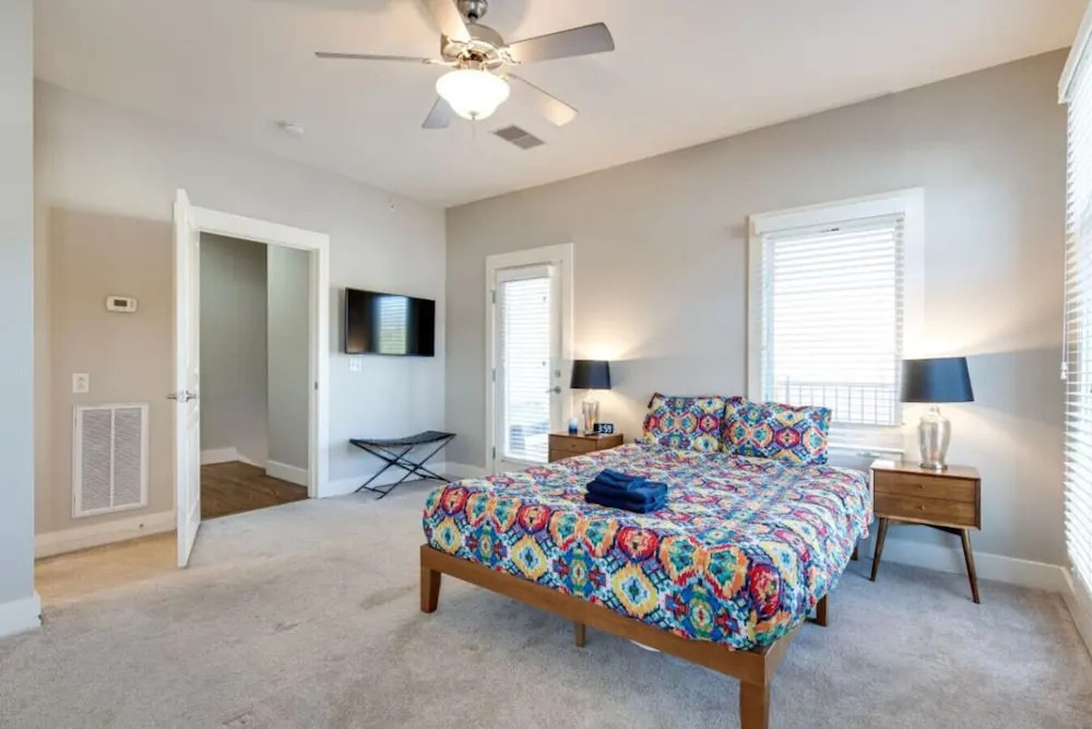 Bring Friends - Nashville Extra Large Rental Condo