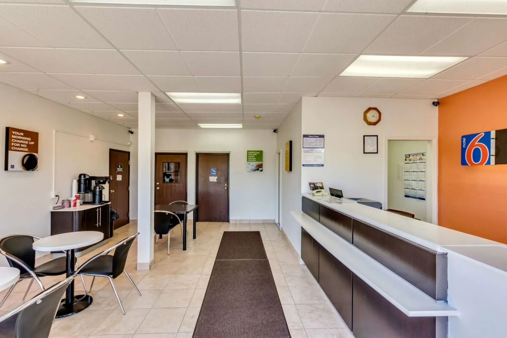 Motel 6-Albert Lea, MN