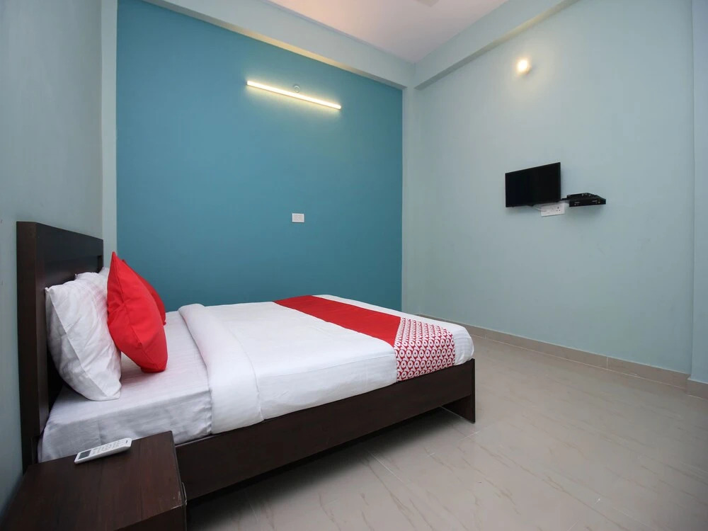 OYO 16150 Suraj Guest House