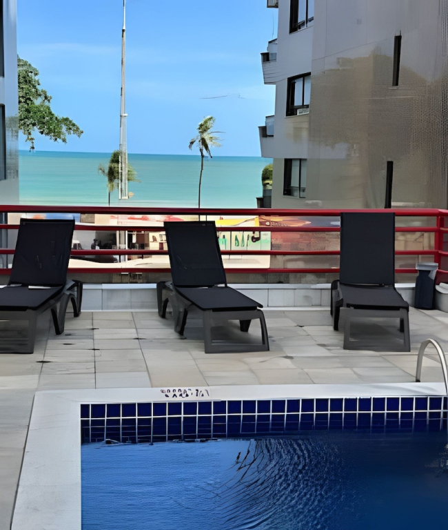 Flat com piscina a 50m da praia