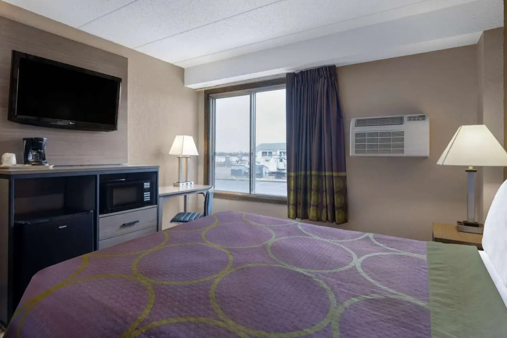 Super 8 by Wyndham Owatonna