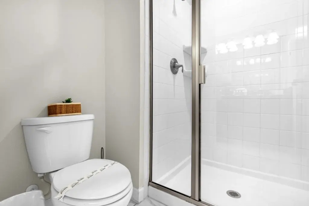 4 Bedrooms 3 Bathrooms Storey Lake 3135 Pp