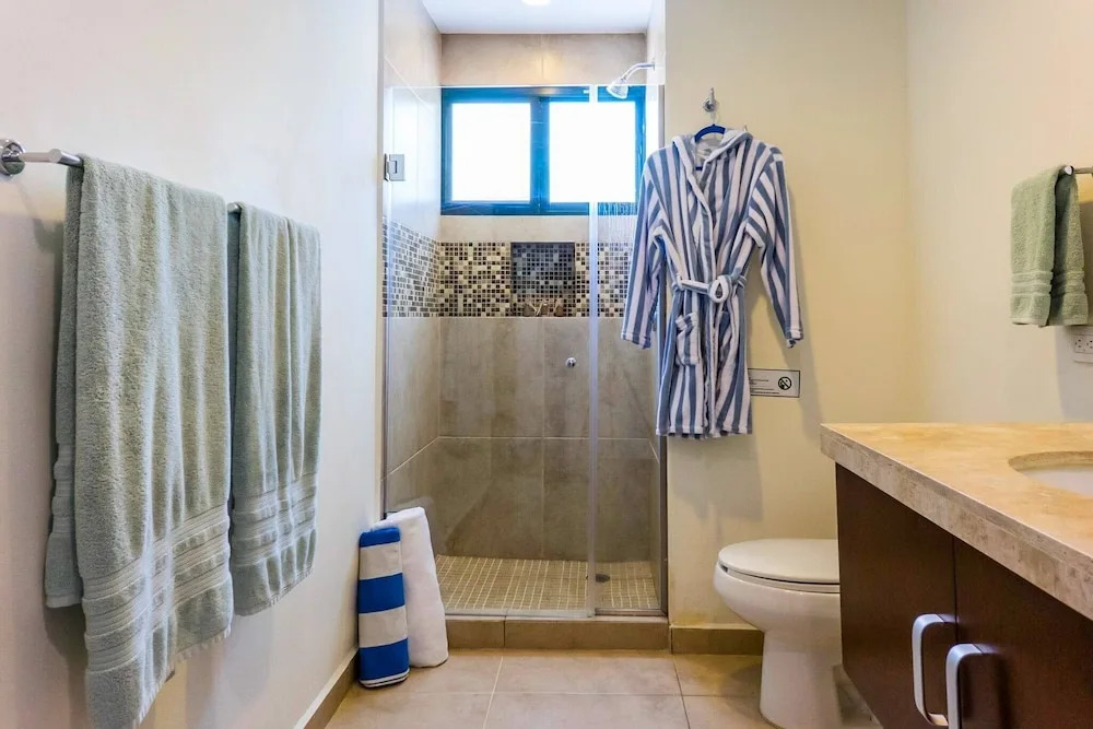 Private Roof, Pool+ Exclusive Offers /rstprca-301d