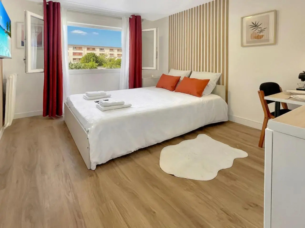 Petit coin cocooning privé 4min a pied de la gare