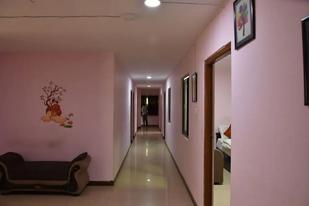 Hotel Sarweshwary