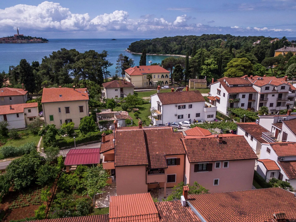 Apartment with balcony and sea view, 100 meters from the beach in Rovinj