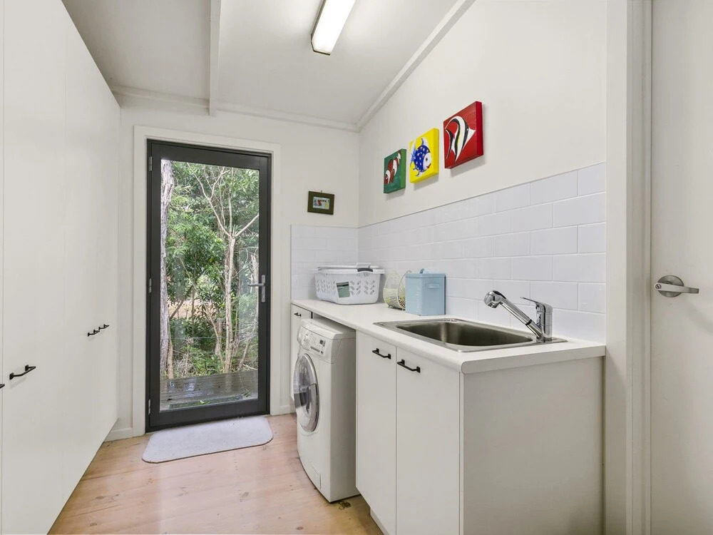 Hidden Escape Free Wifi & Foxtel Surfside PET Friendly