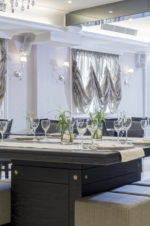 Ava Hotel and Suites