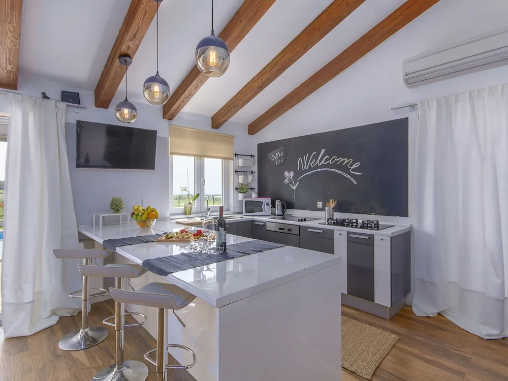 Wonderful, Modern Villa With Pool, Whirlpool and Garden, Near Rovinj