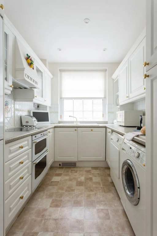 Traditional 2BR Flat in Marylebone