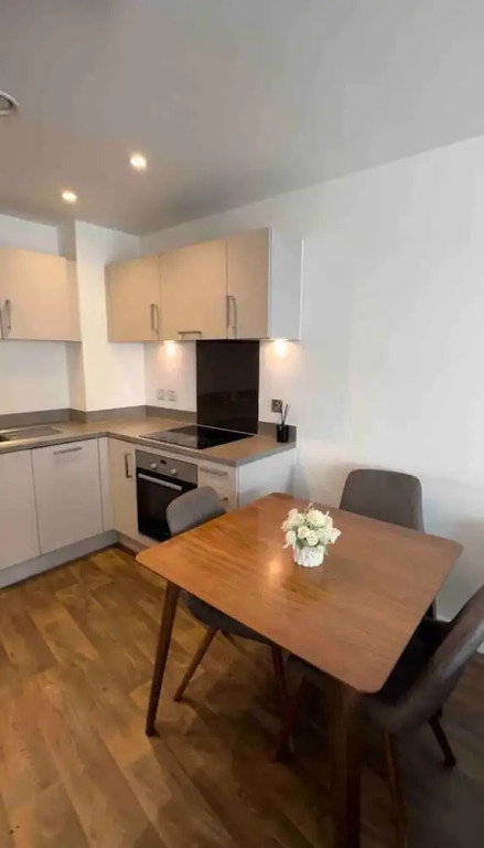 Modern 1-bed Apt, Sleeps 2 in Birmingham