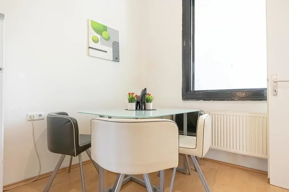 Long Stay 3BR Apartment Near Center