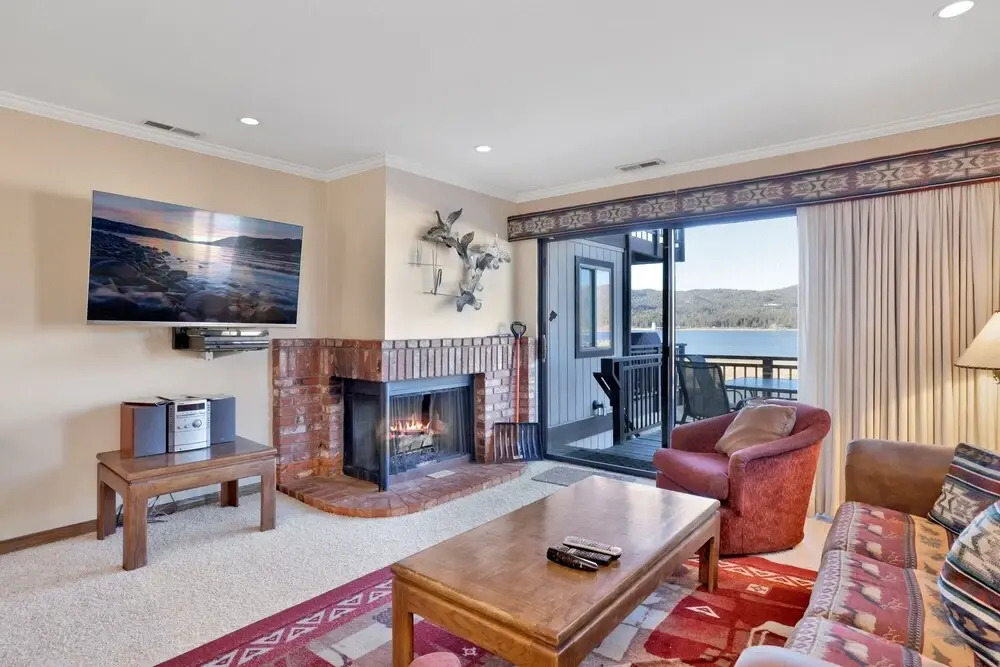 2250-forest Shores Lake View Condo Combo 3 Bedroom Home by RedAwning