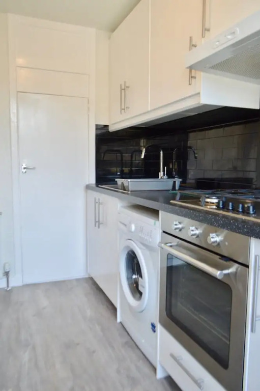 Bright 2 Bedroom Apartment in the Heart of Edinburgh