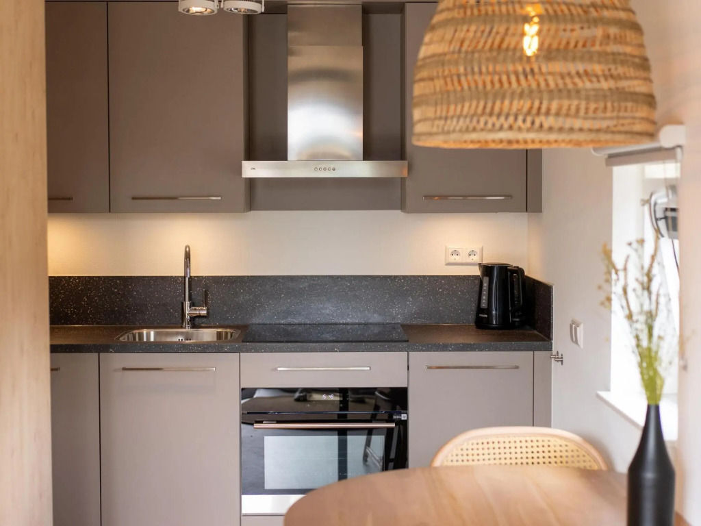 Nice tiny house with dishwasher, in a holiday park, 900 m. from the sea