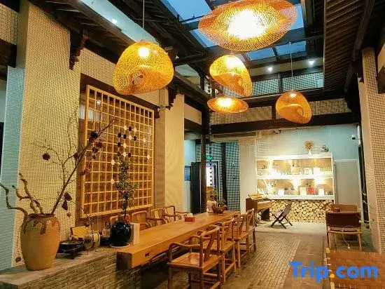 Under the Big Tree Homestay (Shuiting Gate Scenic Area Branch)