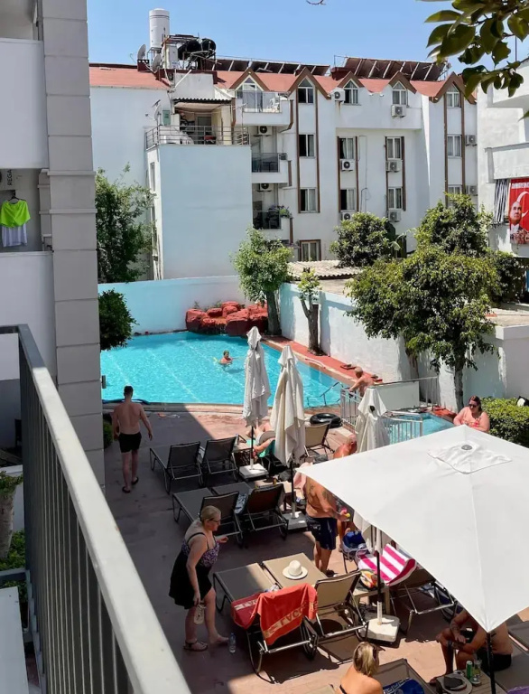 Two Seas Hotel