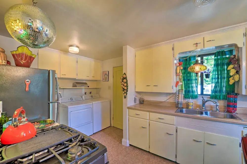 Walk to Olde Town Arvada - 1940 Vintage Bungalow!