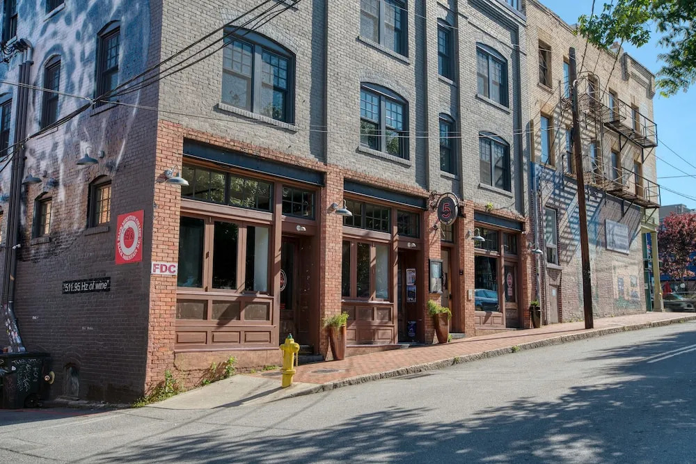 5 Walnut Lofts