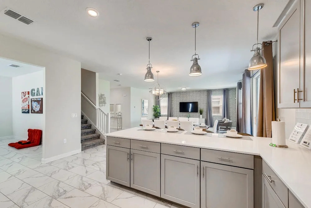 1596 MC - Enchanted 6BR Villa: Pool Magic for 14