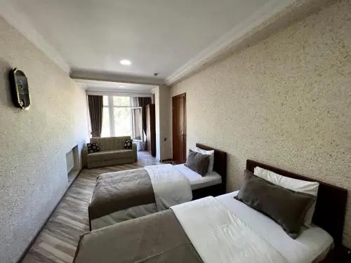 Karvan Hotel