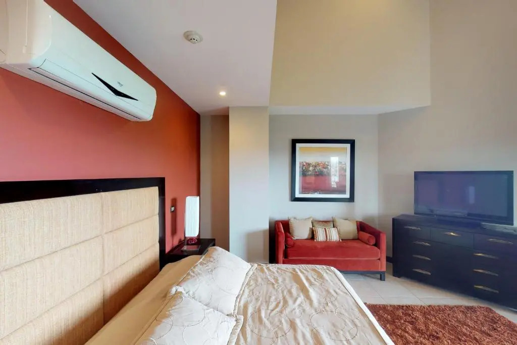 Peninsula 64 Penthouse