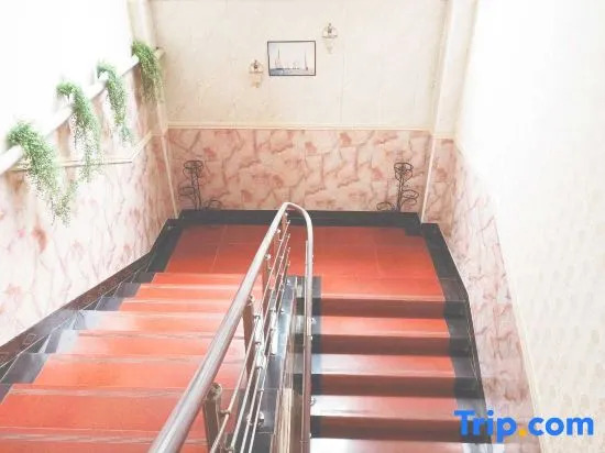 Yilong Lisheng Business Hotel