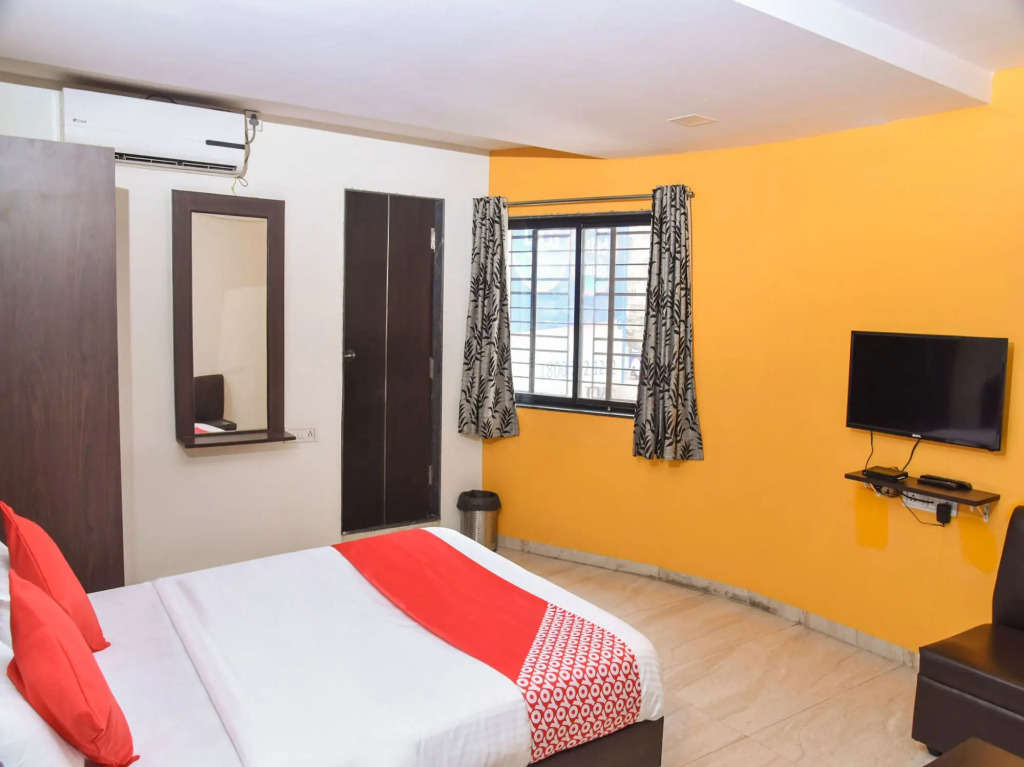 OYO 12854 Hotel Sahara Inn