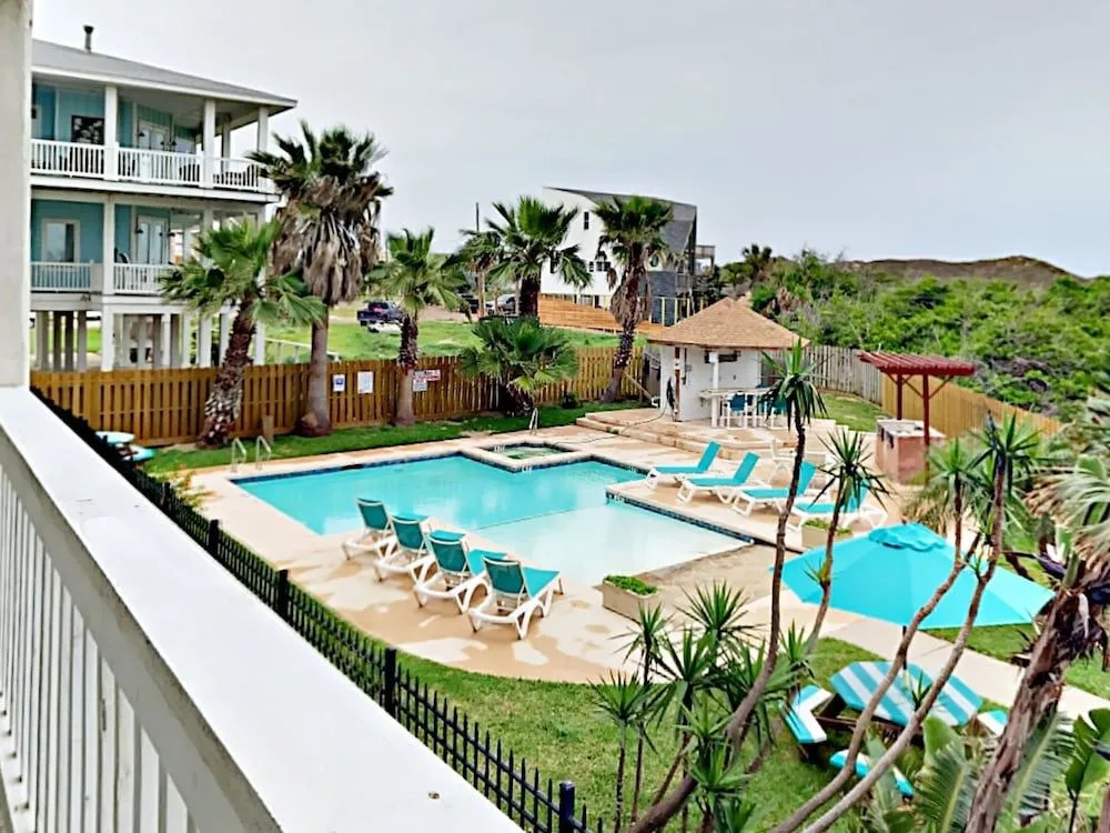 125 Sea Breeze - Studio Condo
