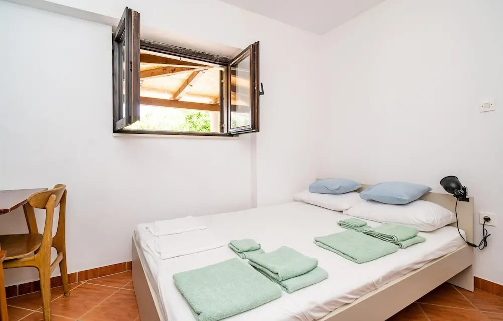 Amazing Apartment in Cavtat With Wifi and 2 Bedrooms