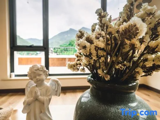 White Bird Field B&B (Jiu Shan Shan)
