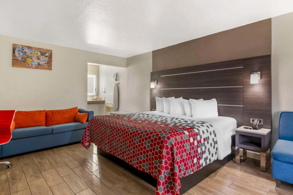 Econo Lodge Inn & Suites Near Lackland AFB