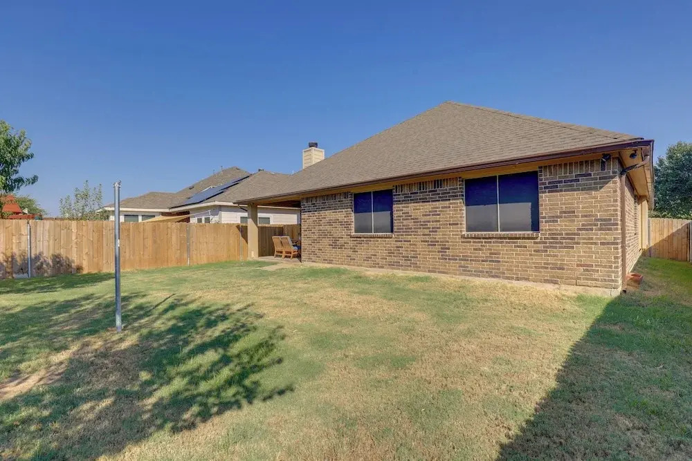 6 Mi to Dtwn Mansfield! Family Getaway w/ Patio