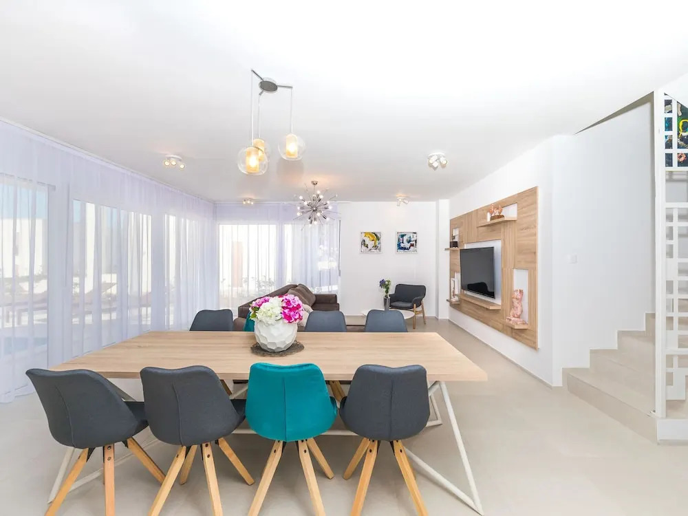 Luxurious Villa in Kaštel Gomilica with Pool