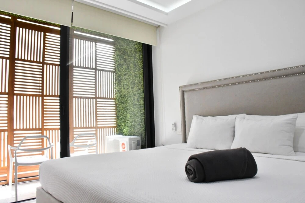 Luxury Apartment on 5th Av -One Paralia