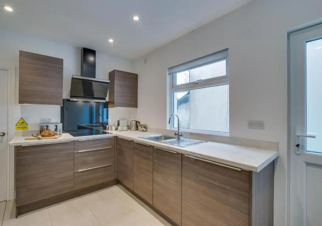 Drws Nesaf Cardiff Townhouse