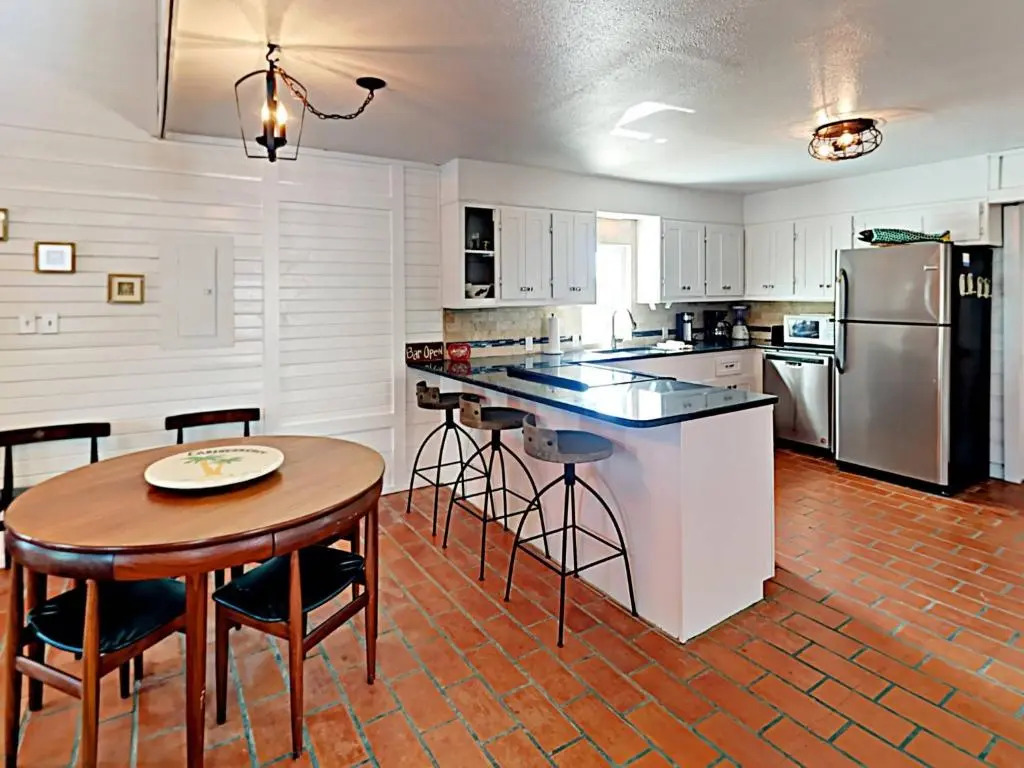LP11 Beach House on Stilts, Ocean View from Deck, Large Master Suite, Keurig Coffee Maker