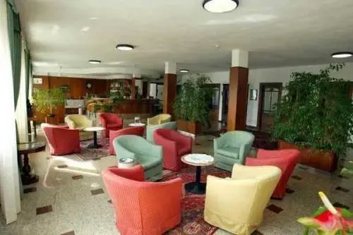 River Hotel