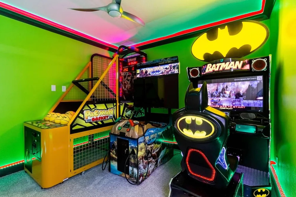 Sr014v: 8 Bed, Dinosaurs Fun, DC Comics, Pool, Shuffle Board
