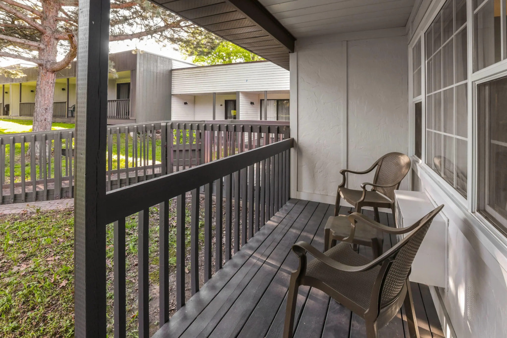 Super 8 by Wyndham Gananoque - Country Squire Resort