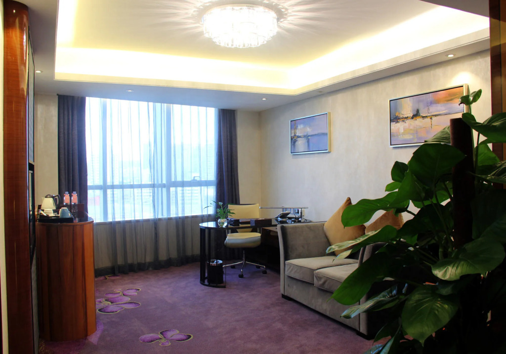 Sentosa Hotel Shenzhen Feicui Branch, Enjoy tropical swimming pools and high-class fitness club