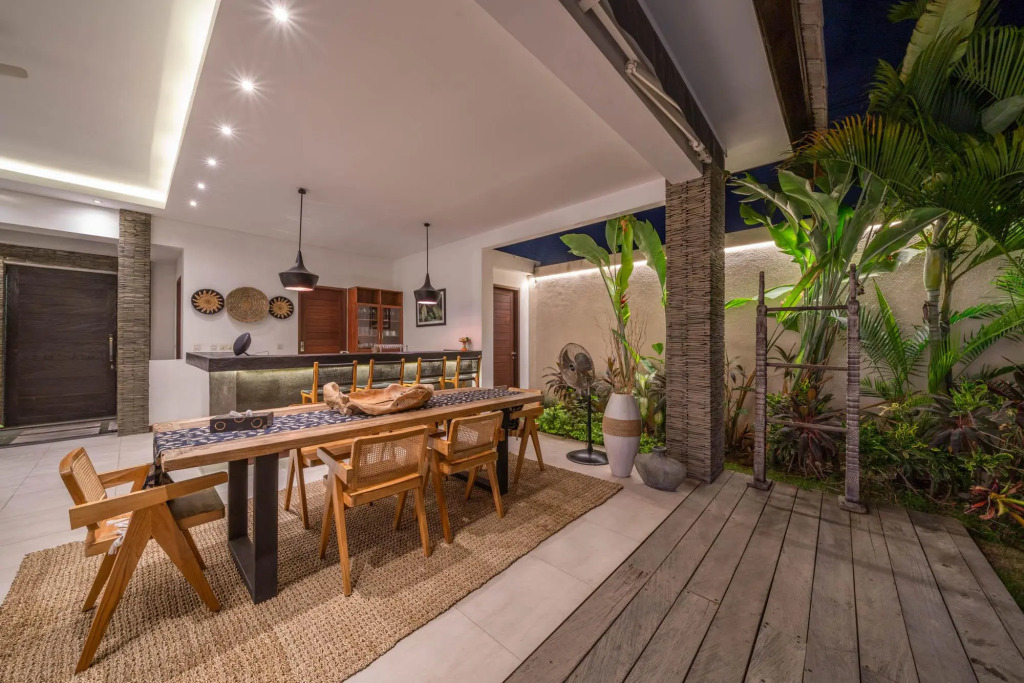 Villa Tira - Elegant 3BR in Central Seminyak