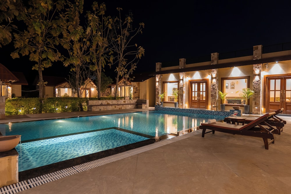 ELIVAAS Tiger Cave Suite with Pvt Pool