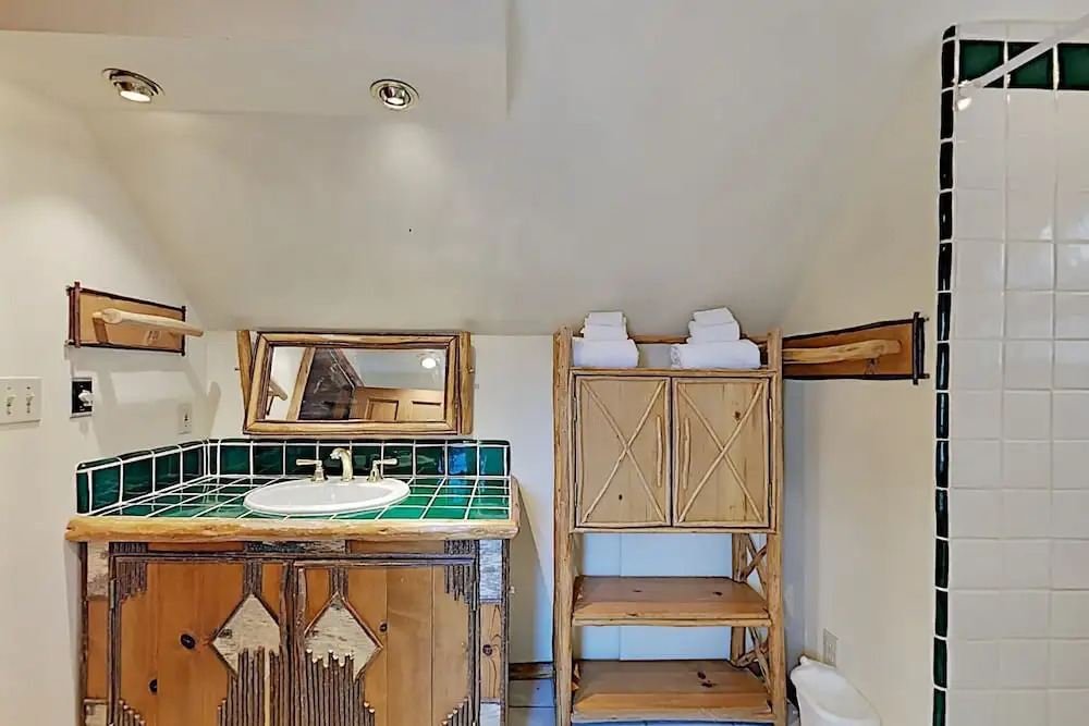 Incredible Lakeside Oasis W/ Private Dock 4 Bedroom Home