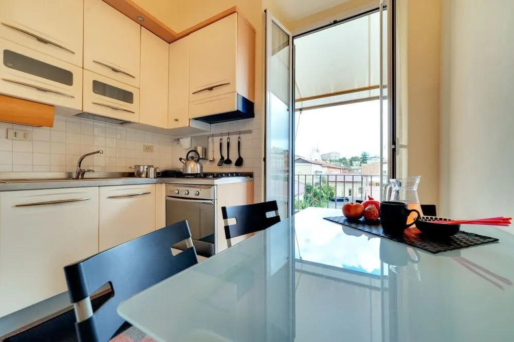 Sunny Flat in Elegant Building Close to Colosseum