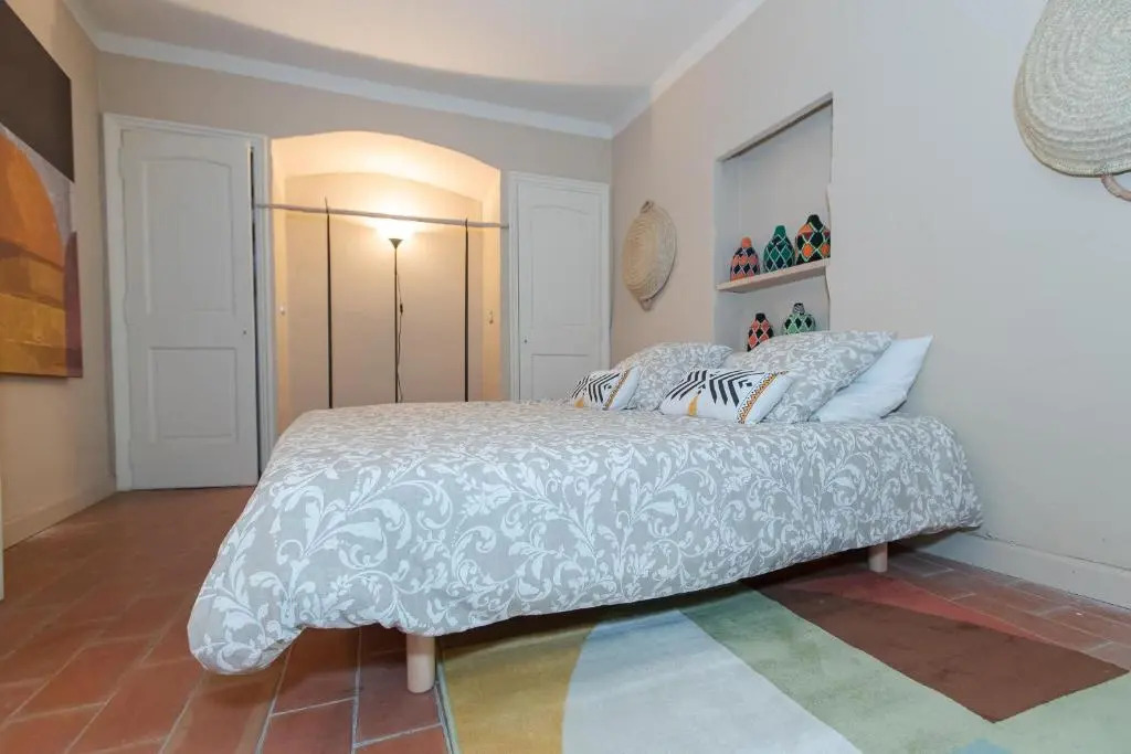 RARE: 110m² climatisés avec terrasse. 2 Chambres