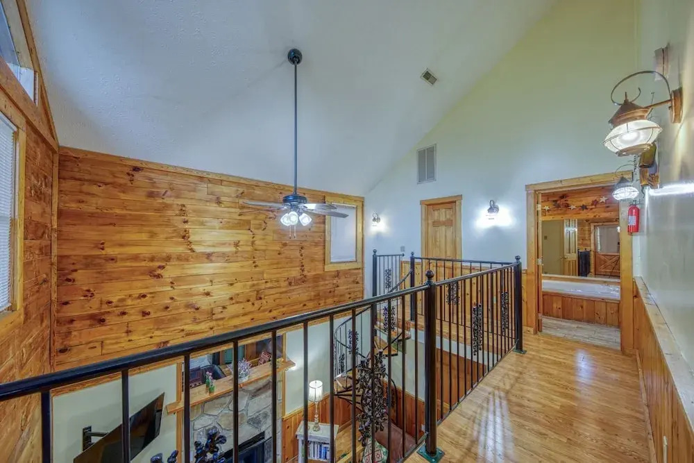 Er24 - Honeysuckle Holler Great Location..close To Town 3 Bedroom Cabin by RedAwning