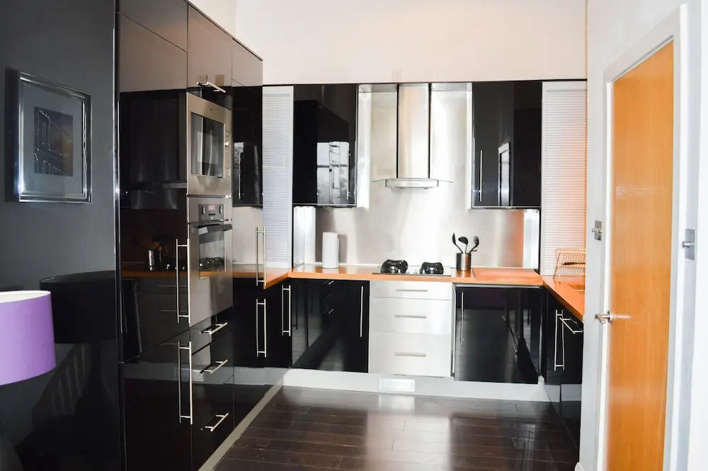 Traditional 2 Bedroom Home in Edinburgh
