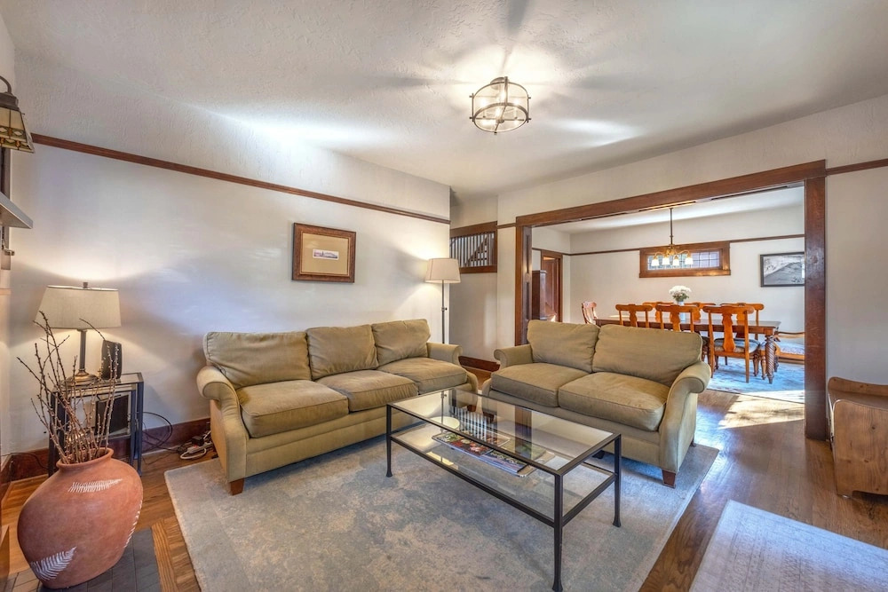 State Of Chill 4 Bedroom Home